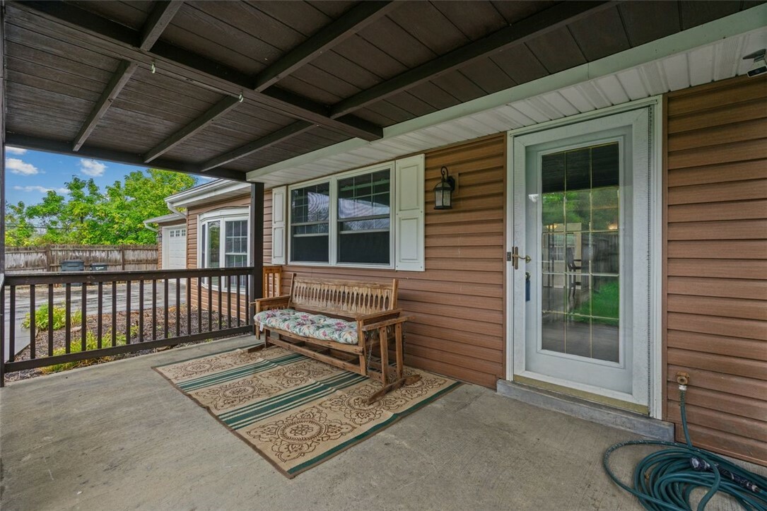 Property Photo:  407 Dorn Ln  PA 15670 