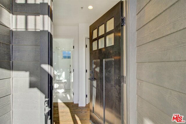 Property Photo:  607  Indiana Ave  CA 90291 