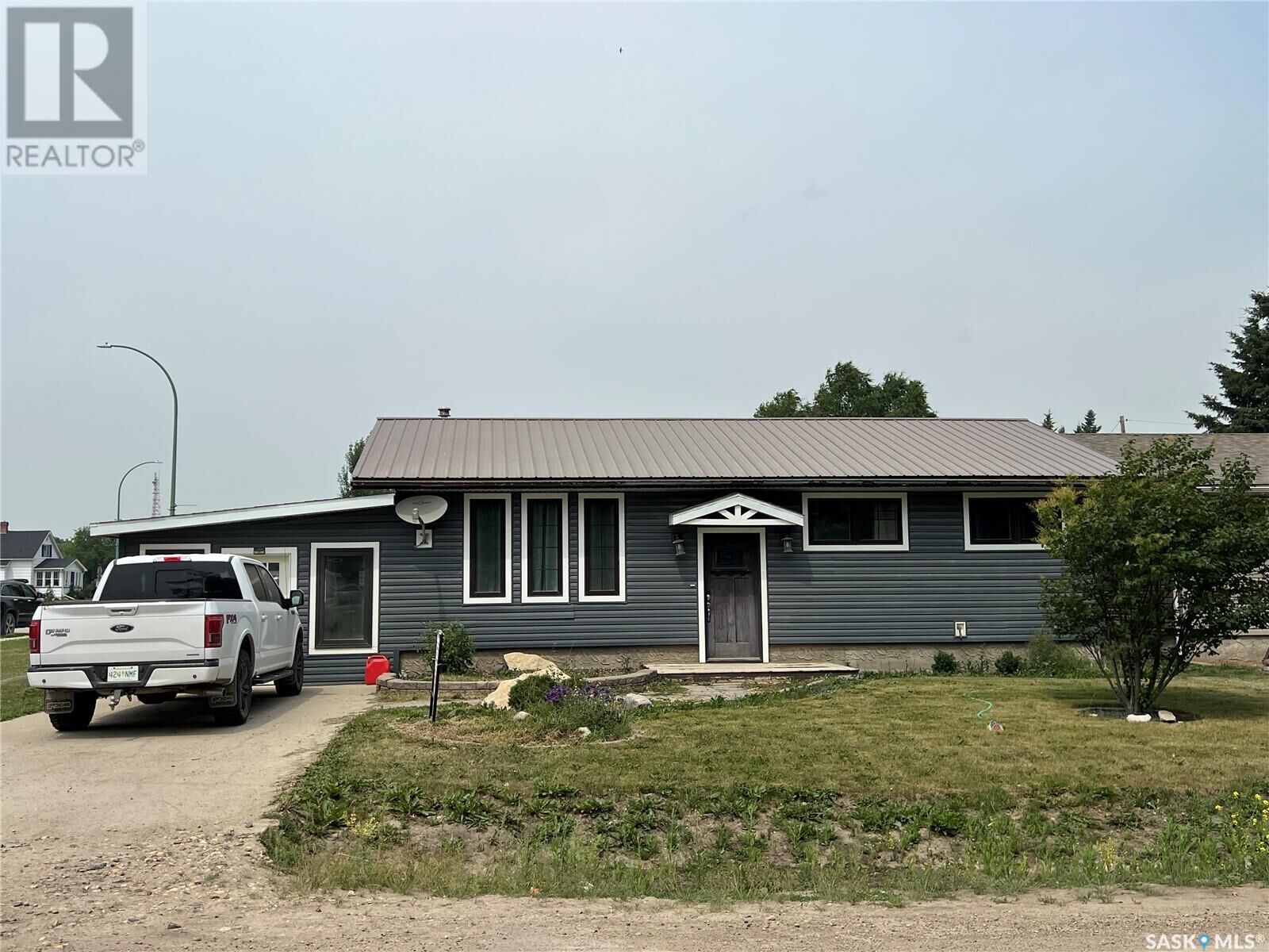 Property Photo:  104 Cooper Street  SK S0E 1H0 