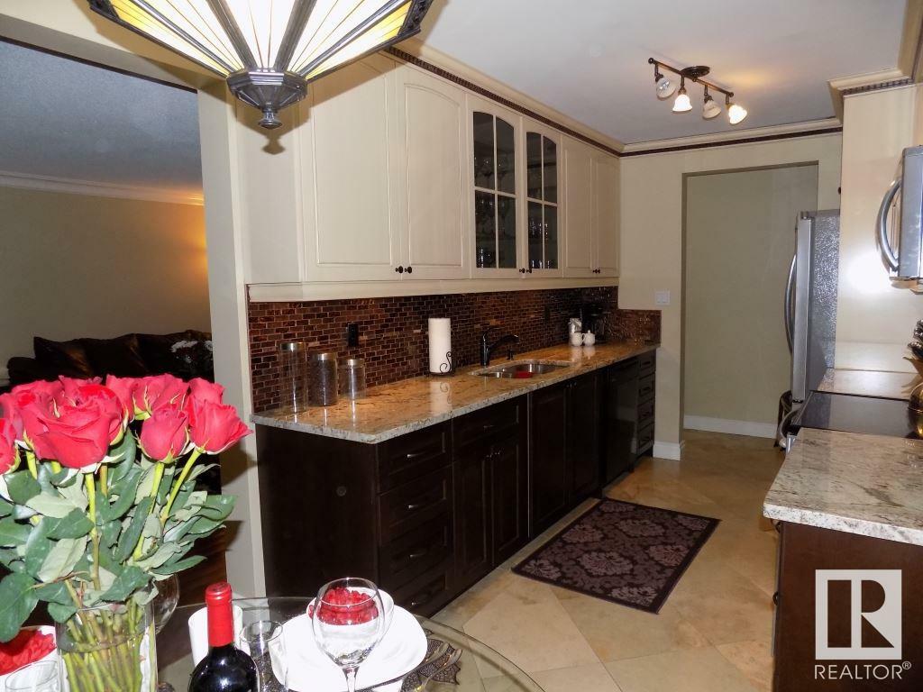 Property Photo:  10735 81 Avenue NW 209  AB T6E 1Y2 