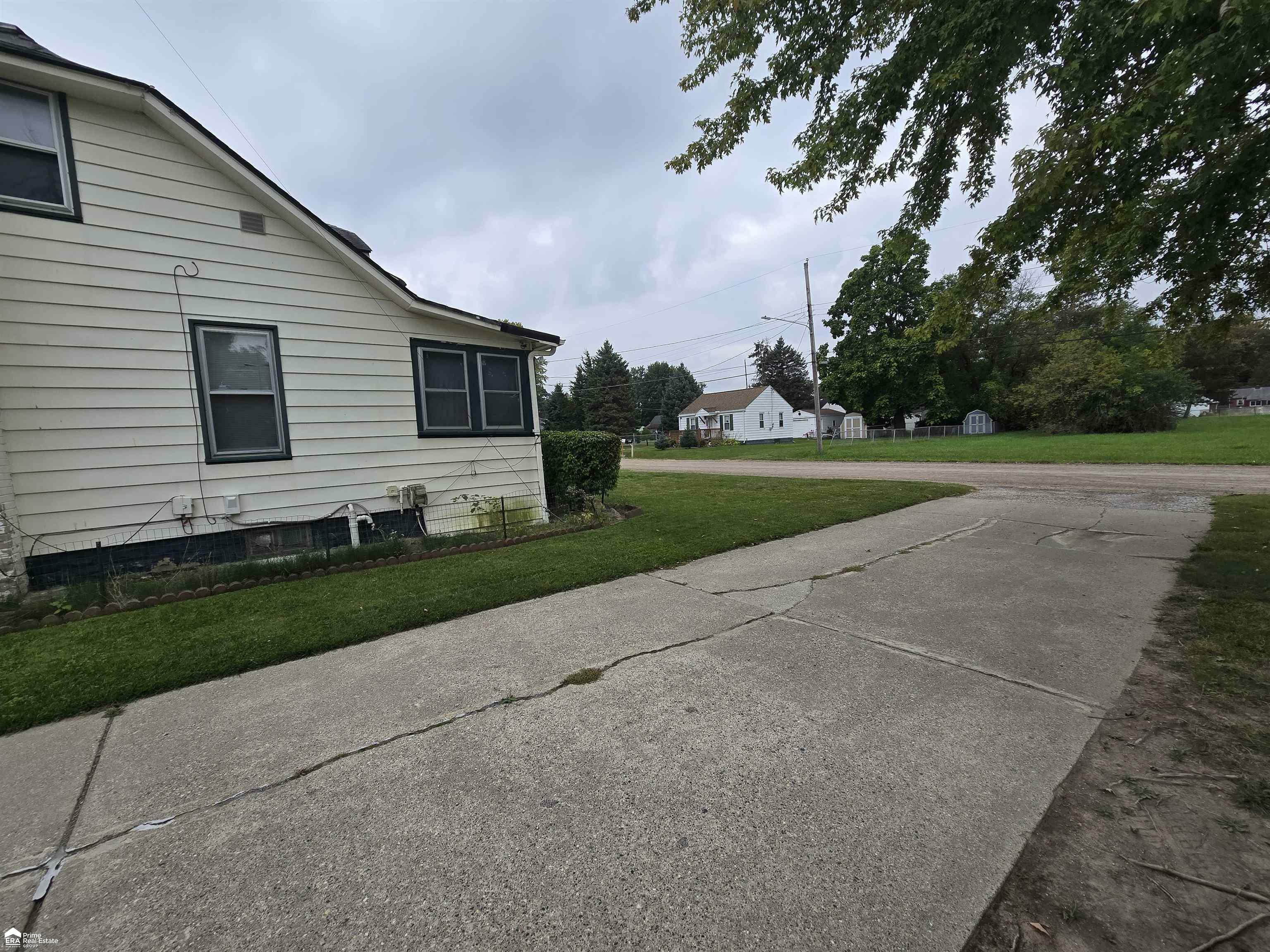 Property Photo:  2538 McCollum Avenue  MI 48504 