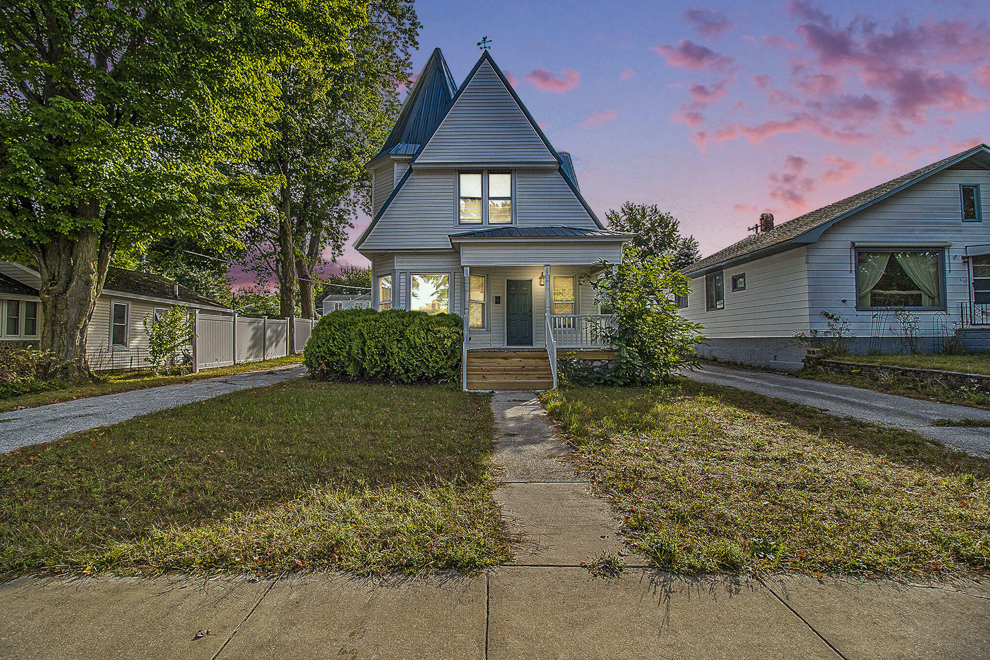 Property Photo:  108 S Peach Avenue  MI 49420 