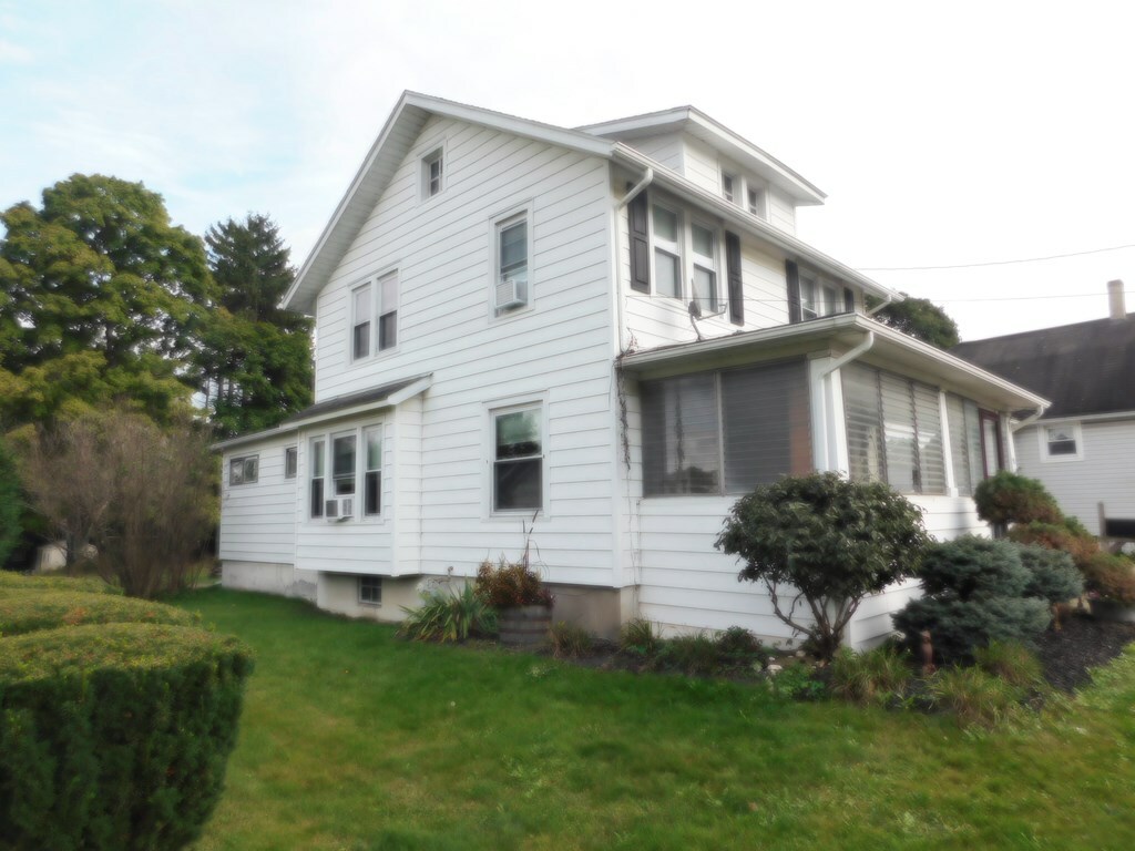 Property Photo:  98 Oakwood Avenue  NY 14903 