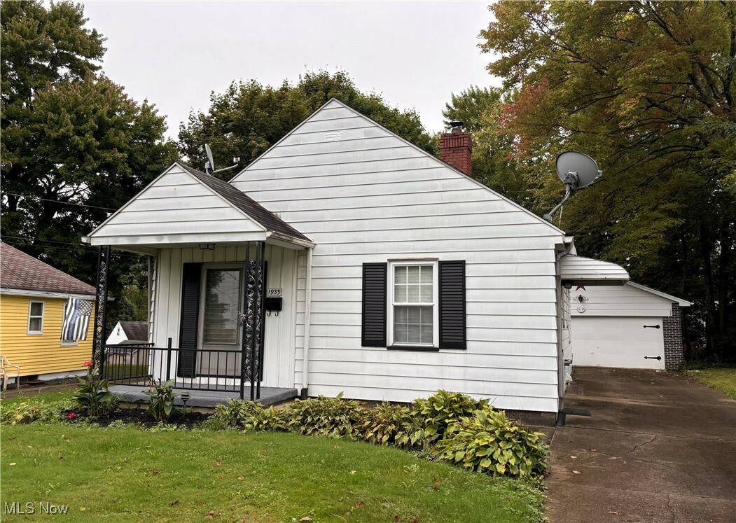 Property Photo:  1933 Ridgelawn Avenue  OH 44509 