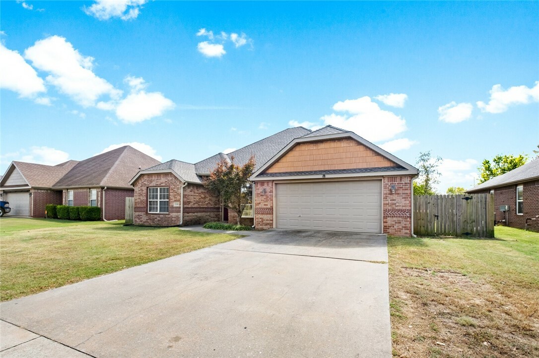 Property Photo:  1100 Kensington Drive  AR 72719 