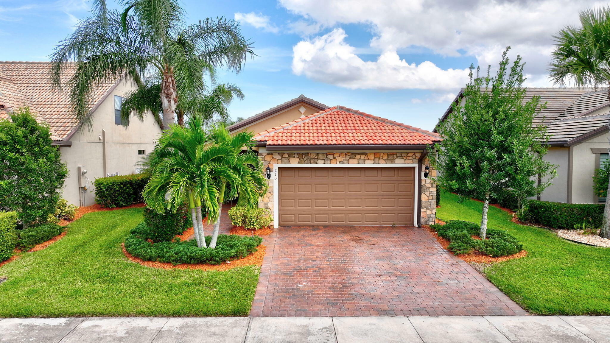 Property Photo:  213 SE Longview Drive  FL 34984 