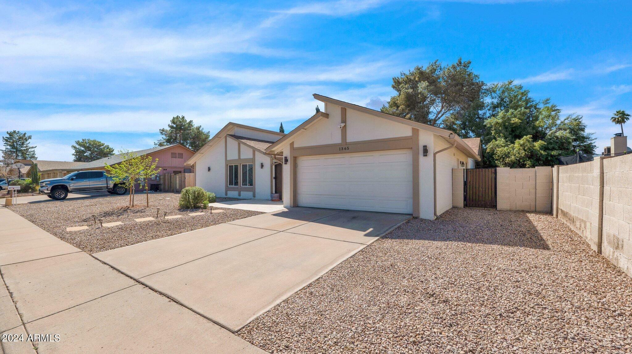 Property Photo:  1365 W Laguna Azul Avenue  AZ 85202 