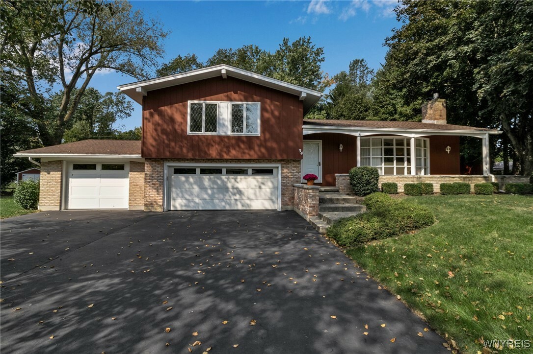 Property Photo:  34 Roycroft Circle  NY 14052 