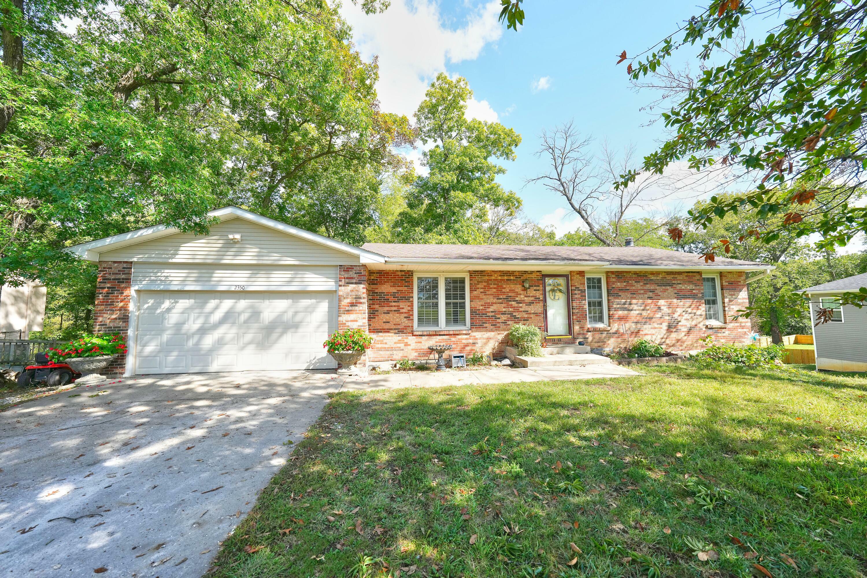 Property Photo: 2350 N Lake Of The Woods Rd MO 65202