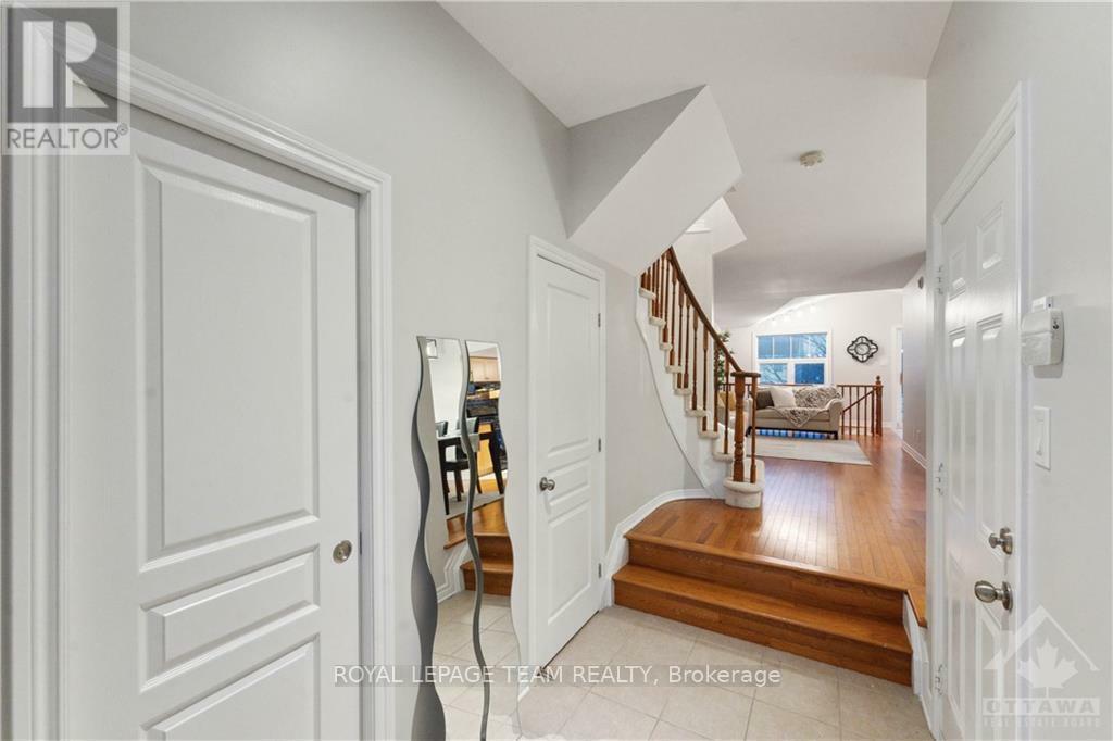 Property Photo:  246 Tandalee Crescent  ON K2M 0A1 