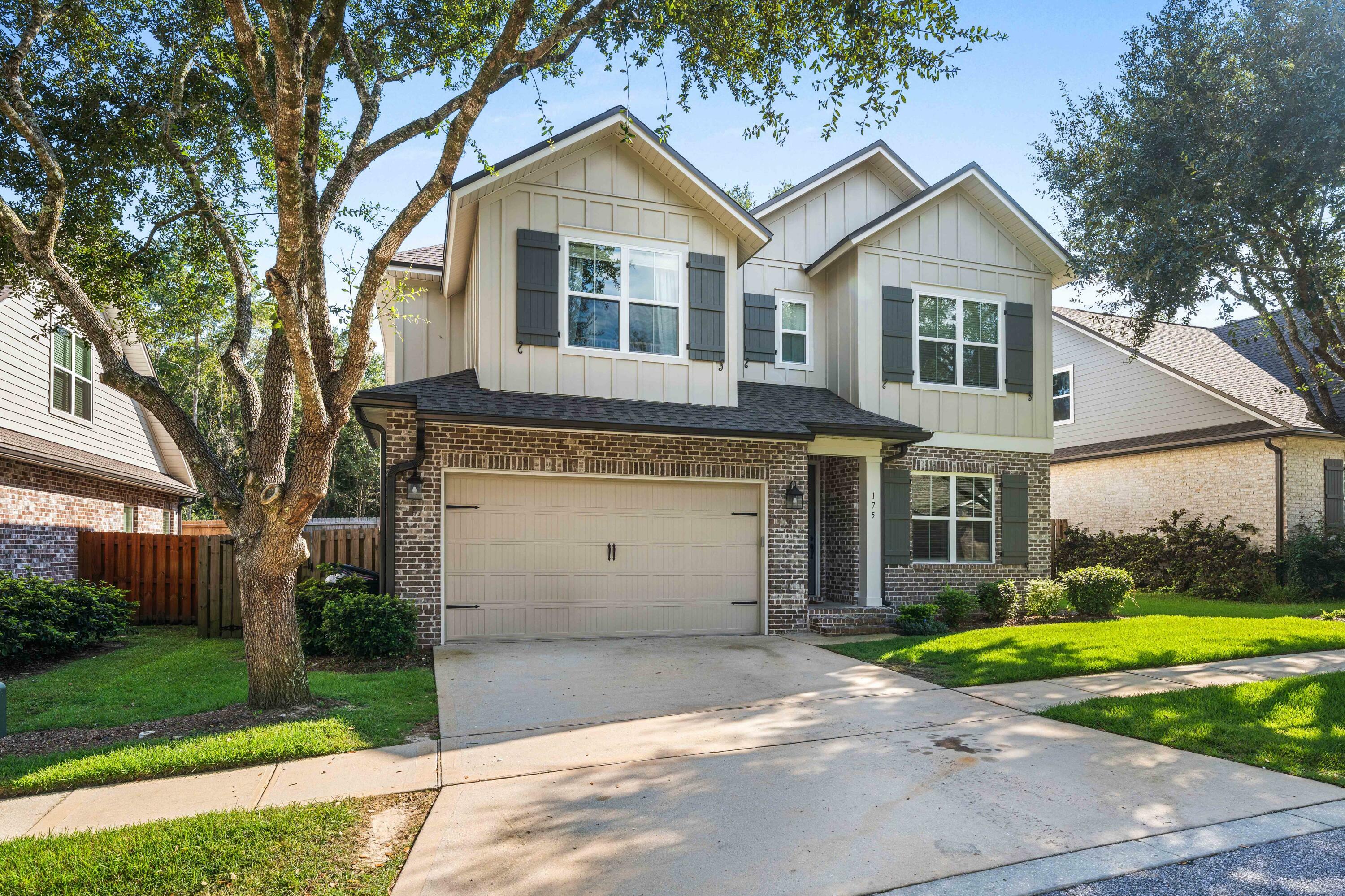 Property Photo: 175 Laurel Oaks Drive FL 32439
