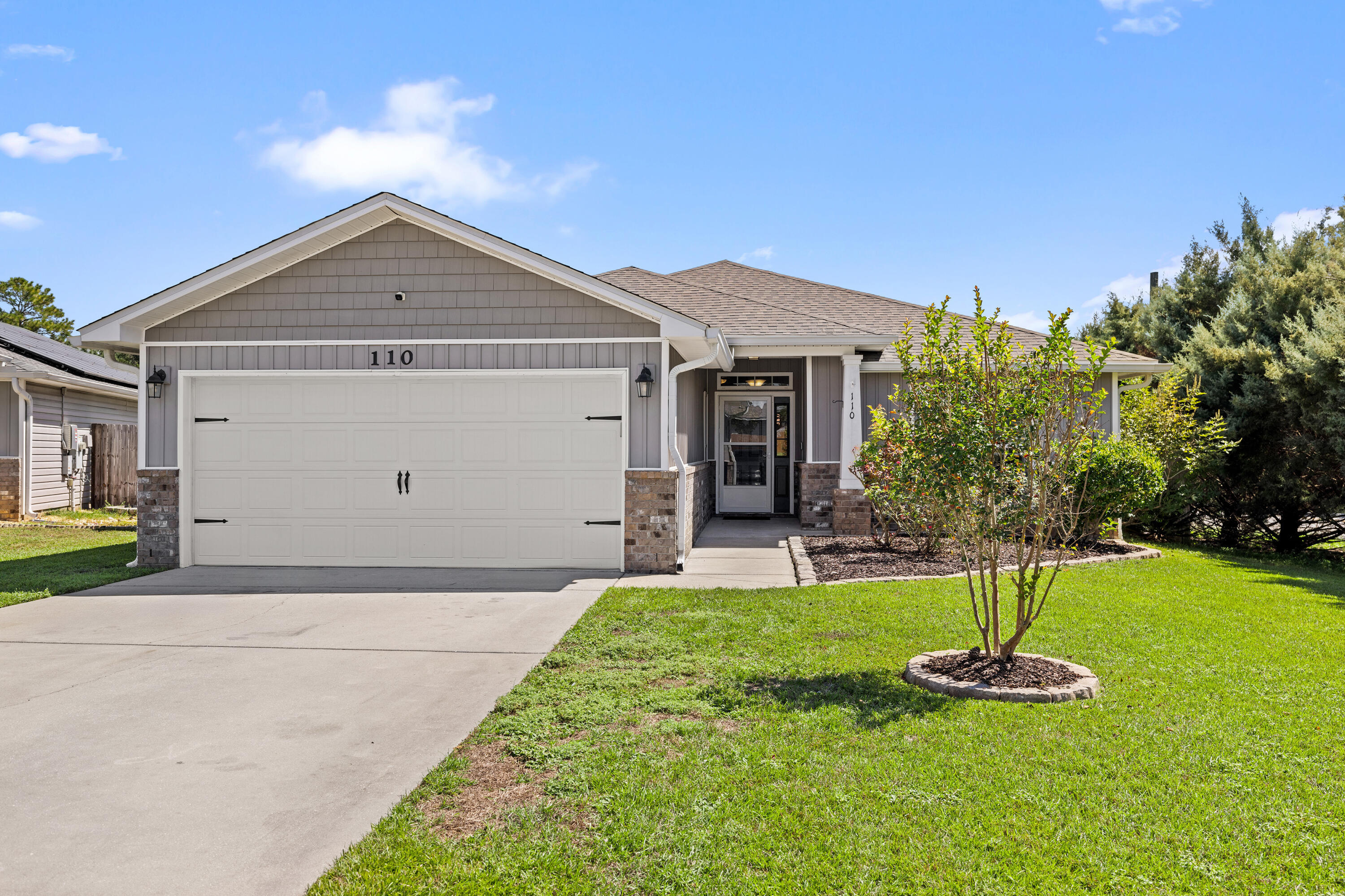 Property Photo: 110 Lillian Way FL 32536