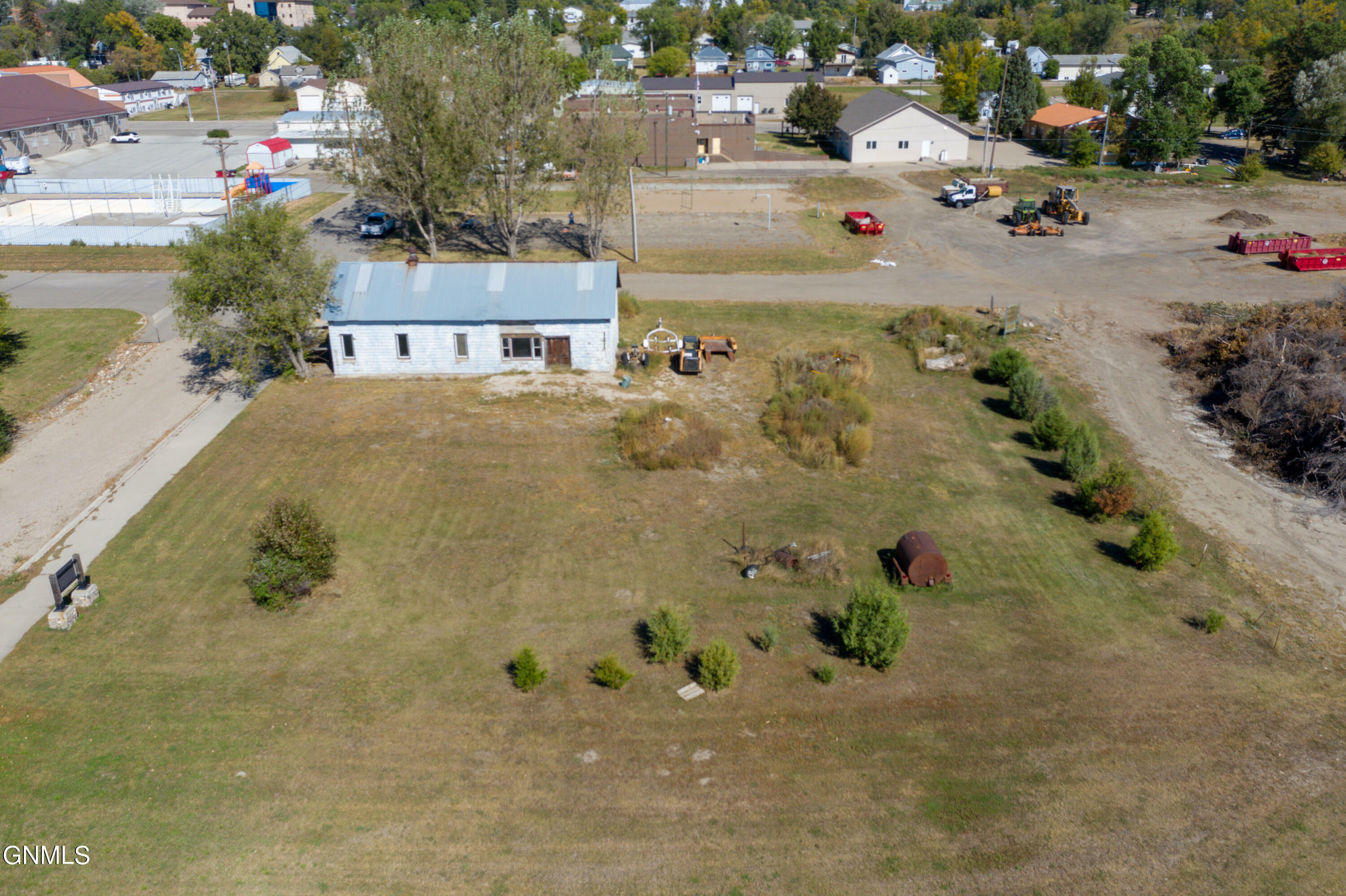 Property Photo:  815 2nd Avenue  ND 58577 