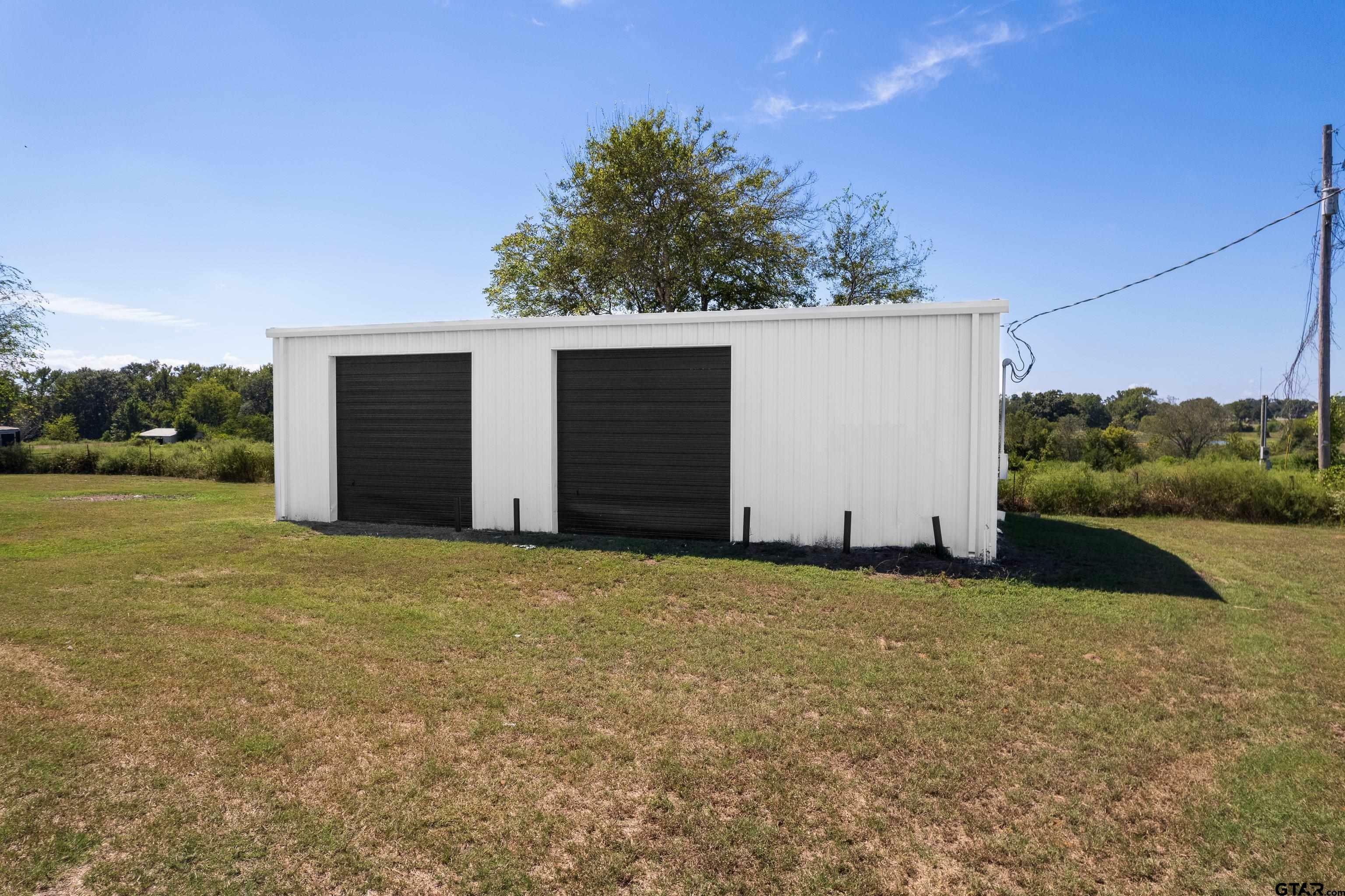 Property Photo:  1016 S Walnut St  TX 75494 