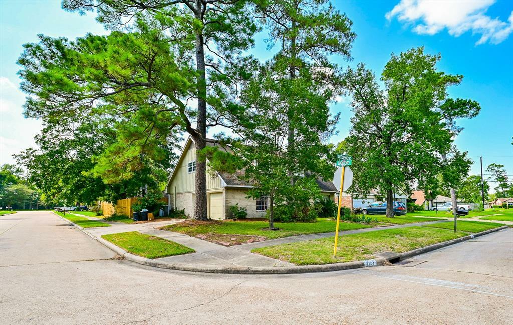 Property Photo:  7903 Ledgewood Drive  TX 77049 