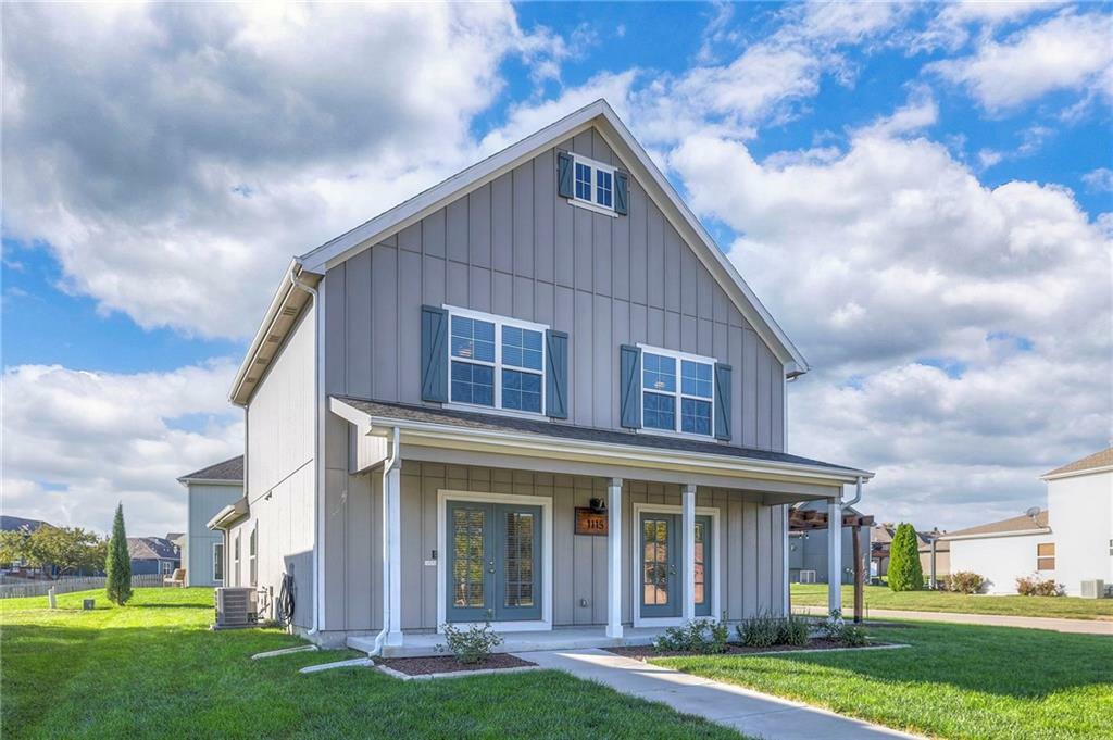 Property Photo: 1115 SW Arborway Drive MO 64082
