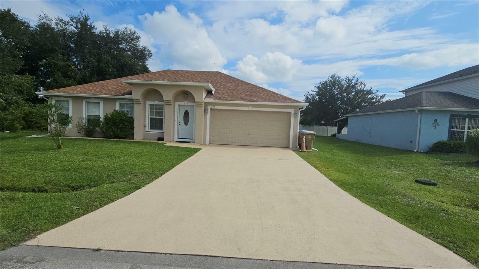 Property Photo:  627 N Delmonte Court  FL 34758 