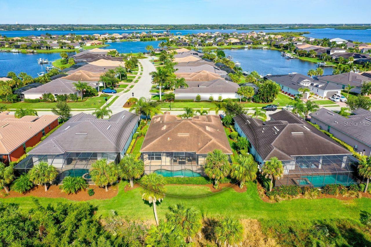 Property Photo:  5207 Lake Overlook Avenue  FL 34208 