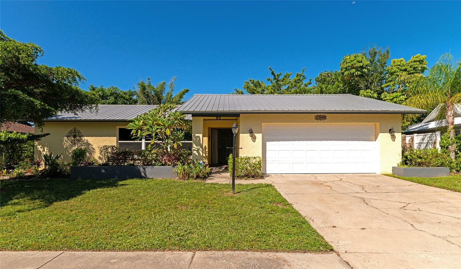 Property Photo:  1544 Palmwood Drive  FL 34232 