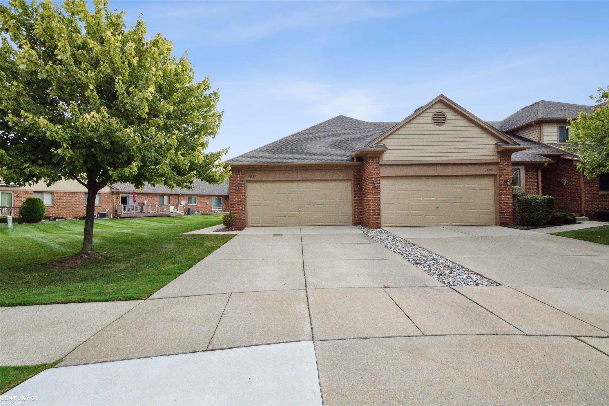 Property Photo:  16895 Country Ridge Court  MI 48044 