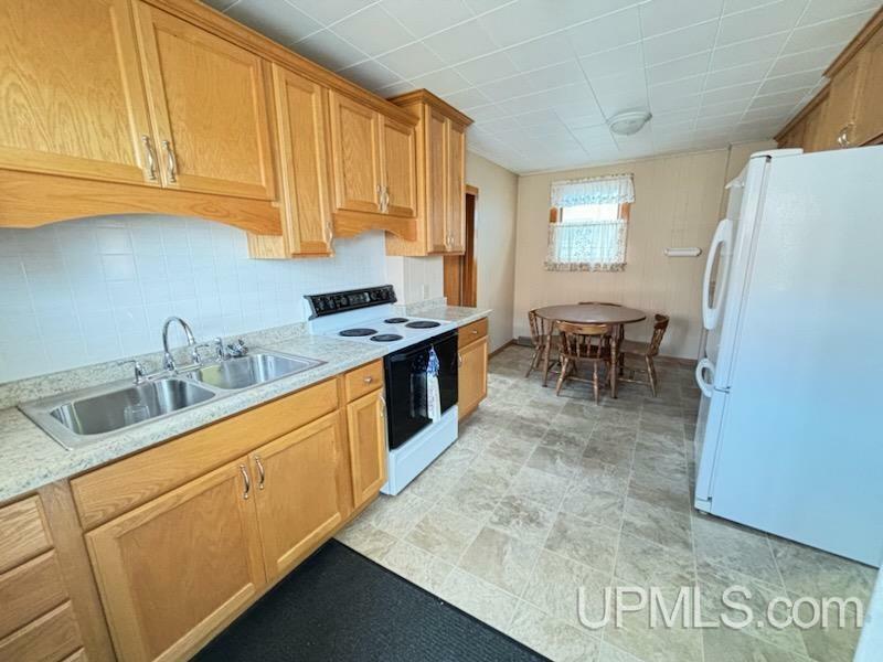 Property Photo:  1019 S 1st Avenue  MI 49829 