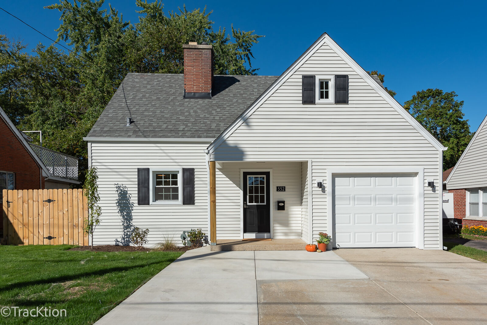 Property Photo: 552 S Main Street IL 60148