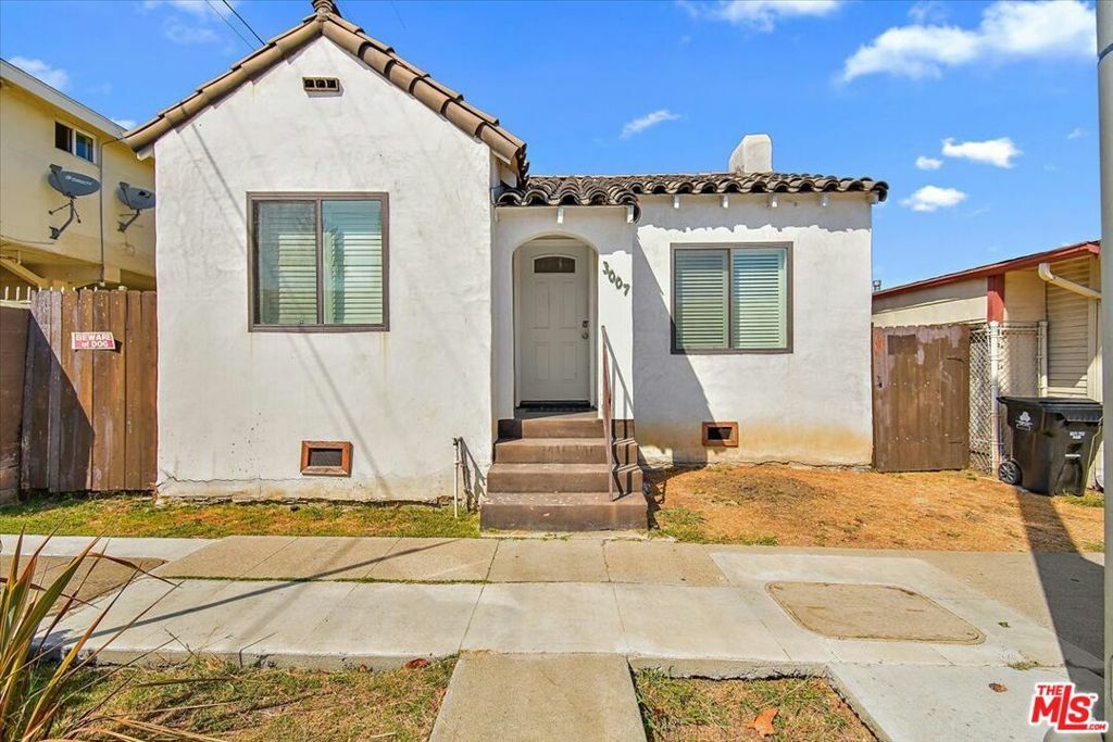 Property Photo:  3007 Hyde Park Boulevard  CA 90043 