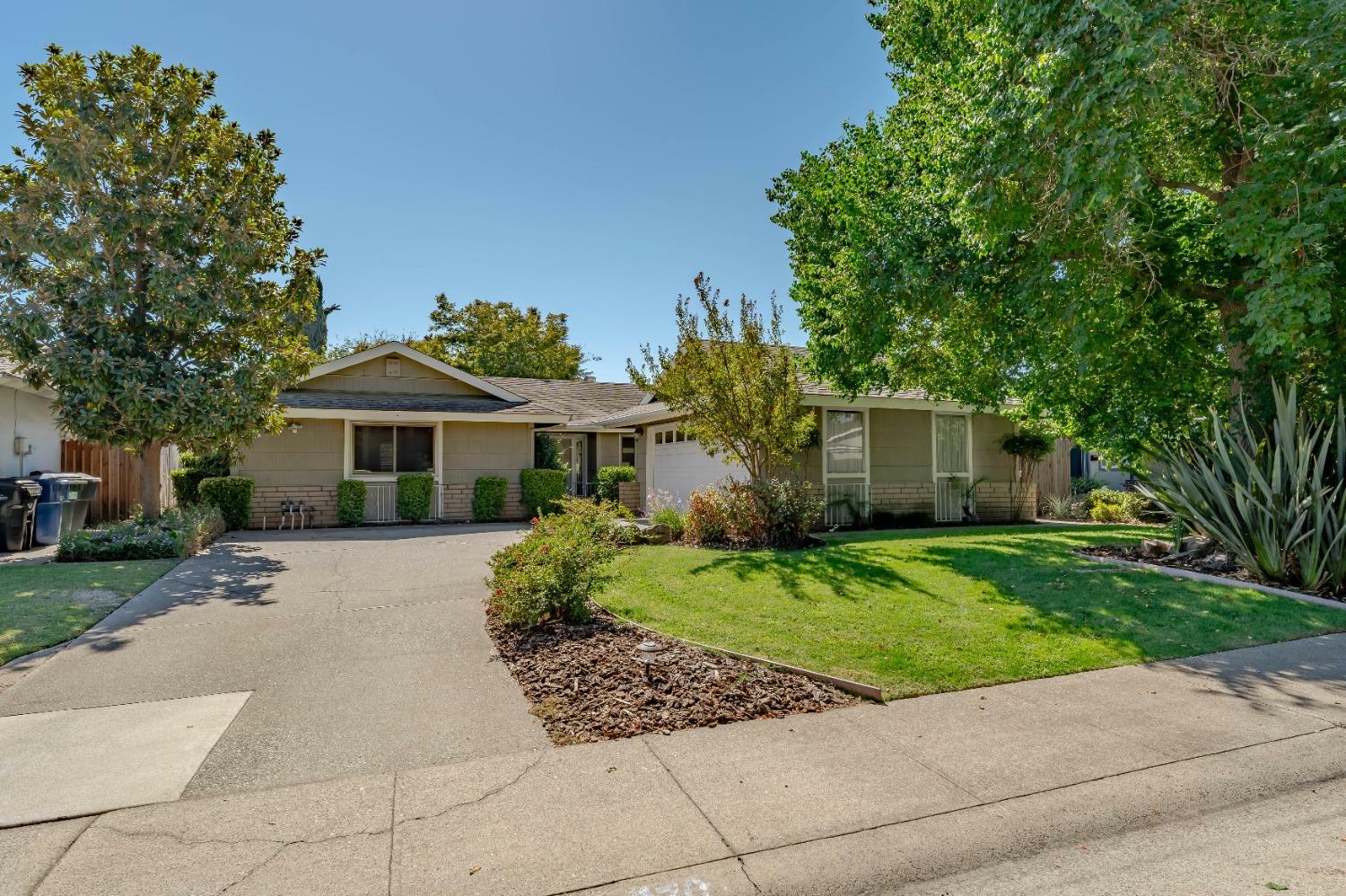 Property Photo:  8870 Woodman Way  CA 95826 