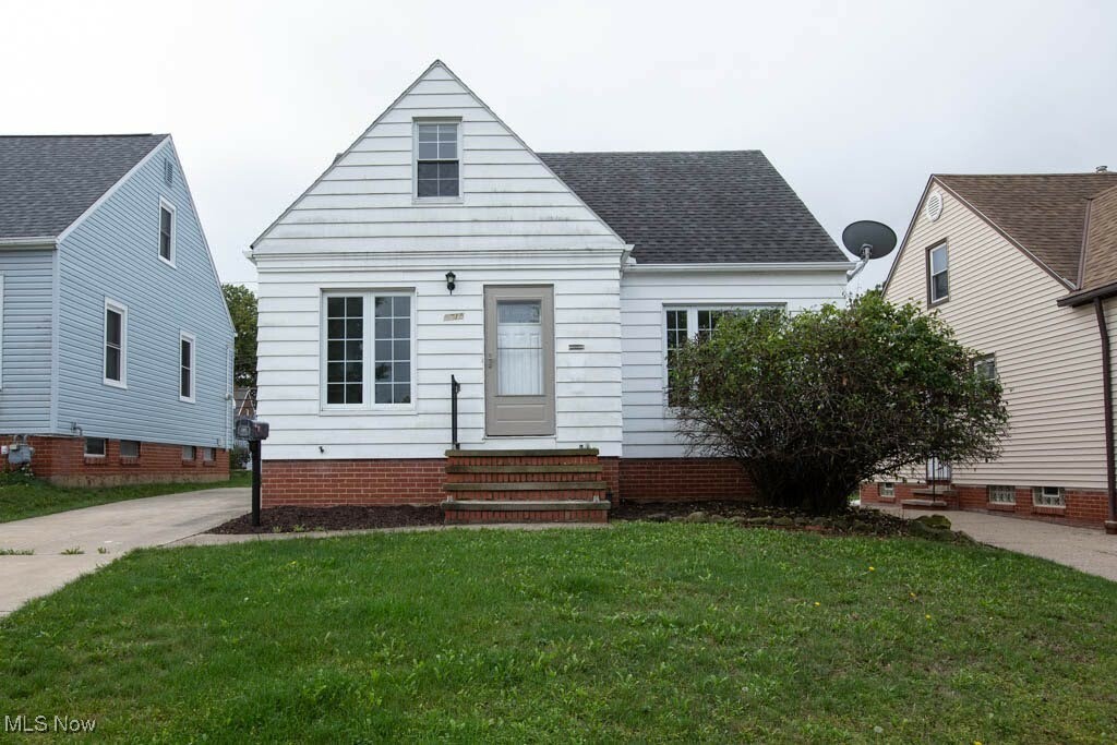 8715 Pinegrove Avenue  Parma OH 44129 photo