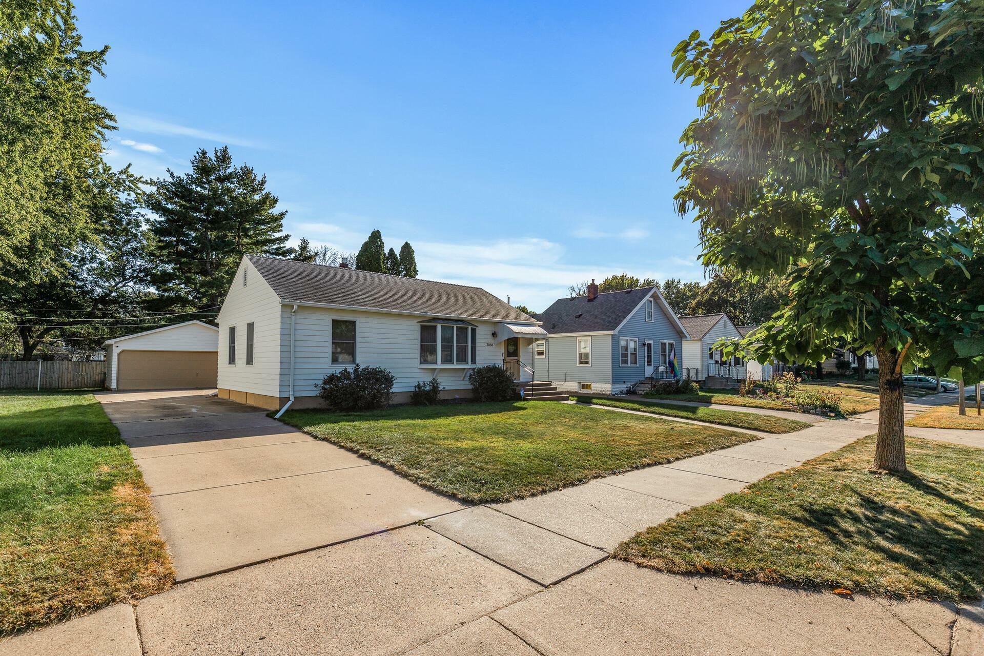 Property Photo:  2036 Case Avenue E  MN 55119 