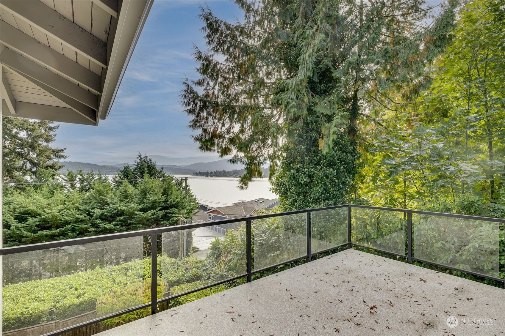 Property Photo:  3227 W Lake Sammamish Parkway SE  WA 98008 