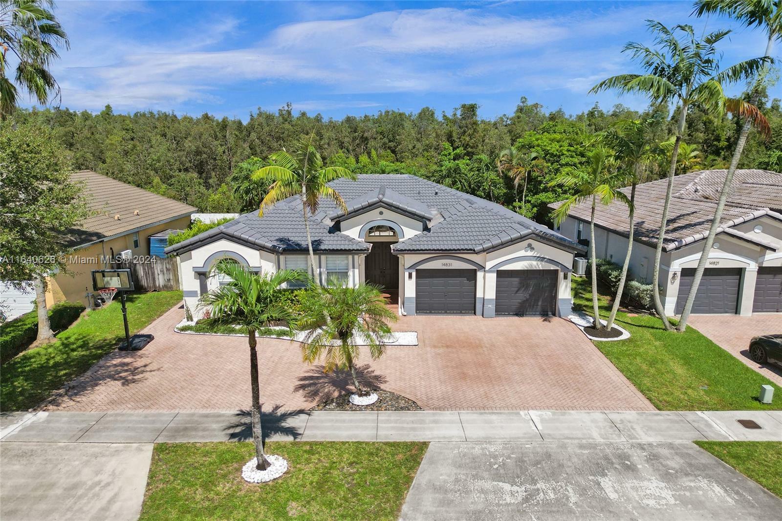 Property Photo: 14831 SW 22nd Ter FL 33185