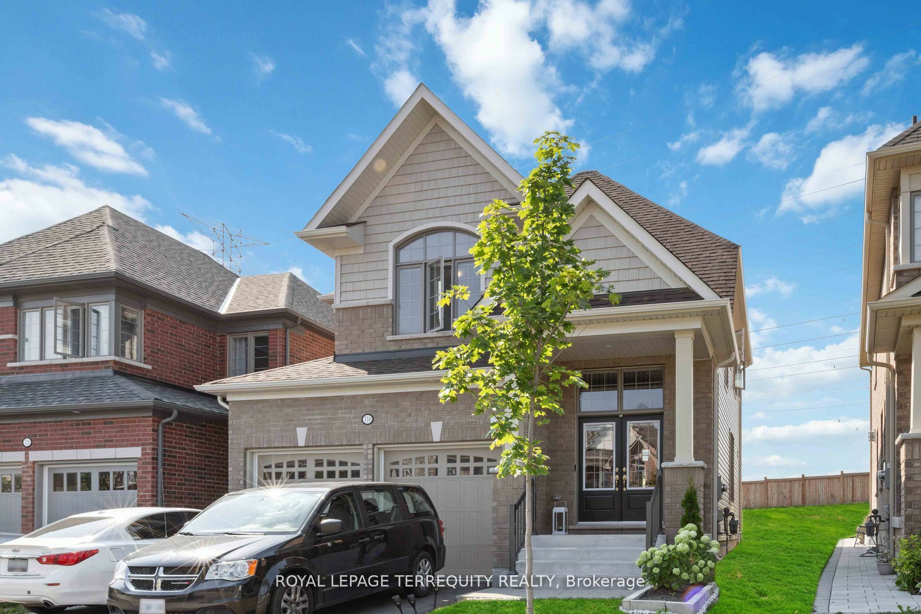 Property Photo:  316 Windfields Farm Dr W  ON L1L 0M3 