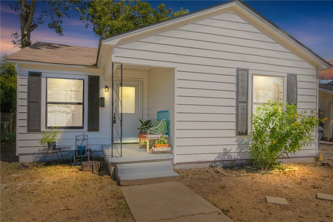 Property Photo:  3821 N 21A Street  TX 76708 