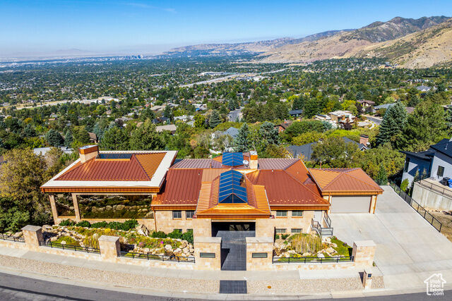 Property Photo: 3809 E Thousand Oaks Cir UT 84124