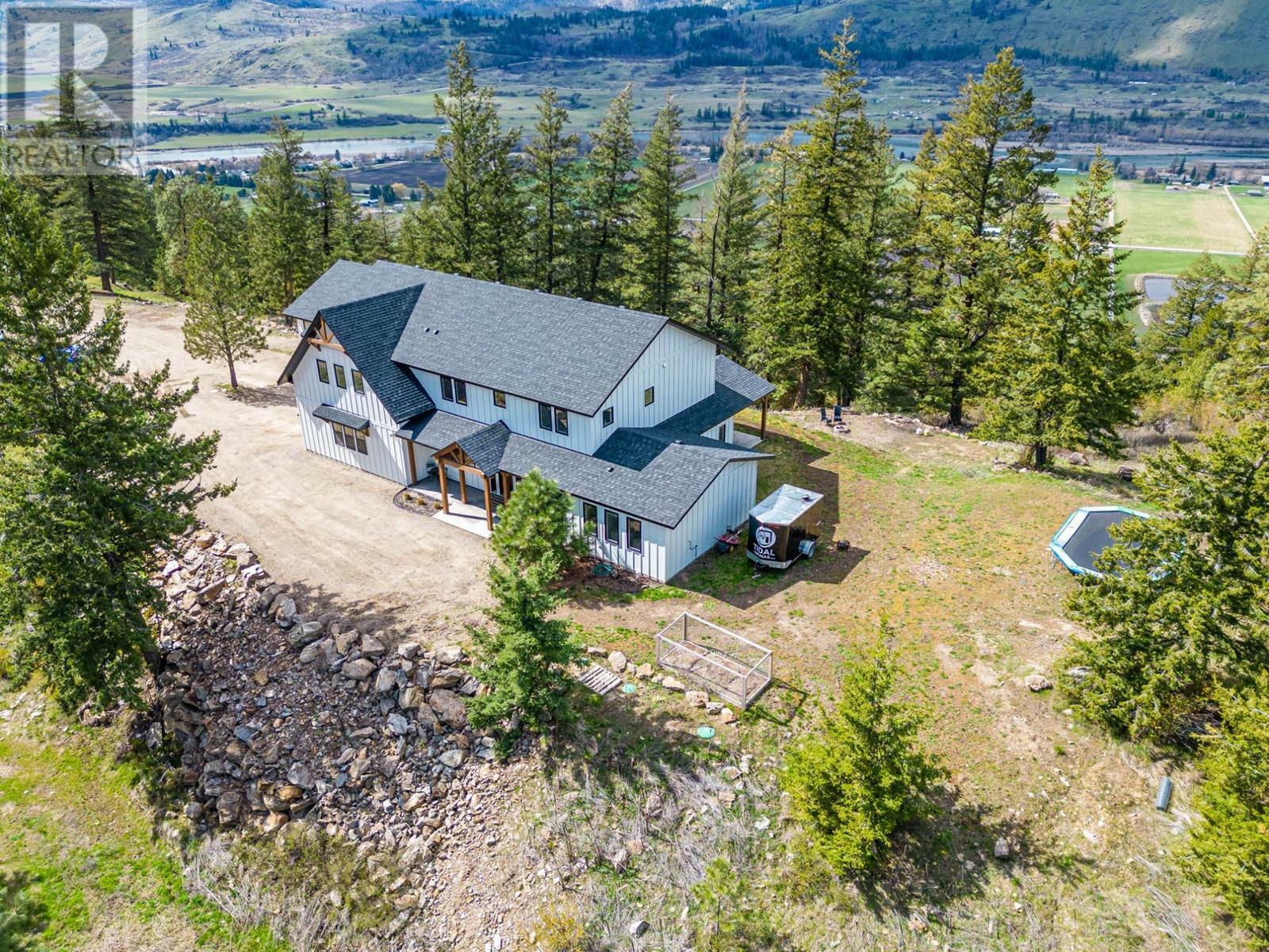 Property Photo:  460 Shuswap Chase Cr Rd  BC  