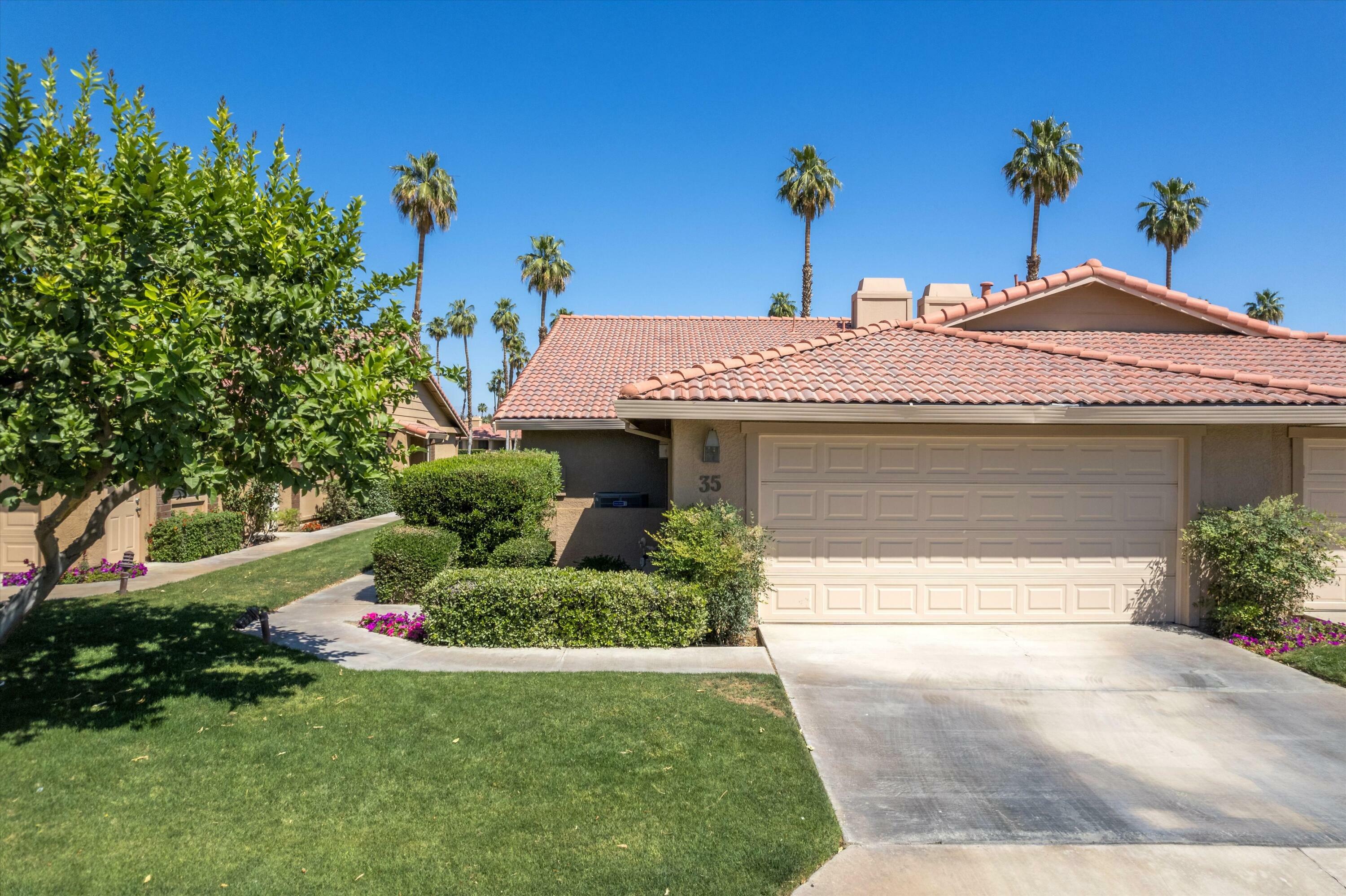 Property Photo: 35 Maximo Way CA 92260