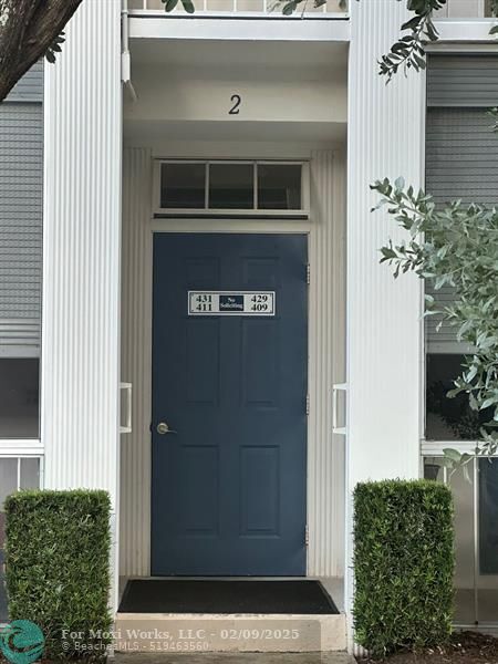 Property Photo: 140 Cypress Club Dr 409 FL 33060