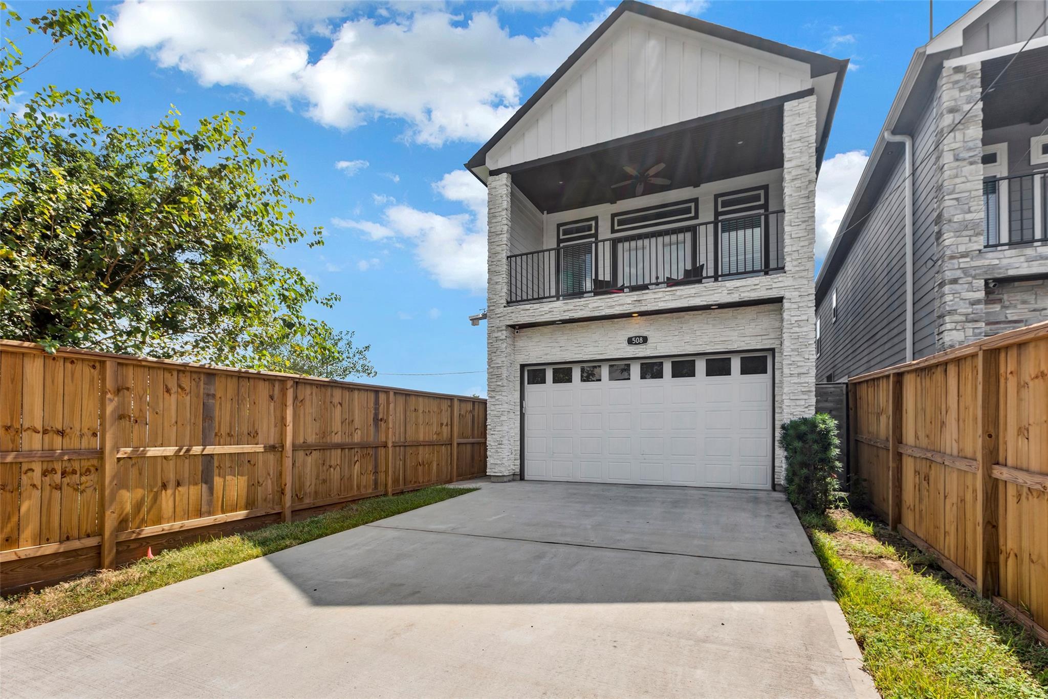 Property Photo: 508 E 31st Street TX 77018