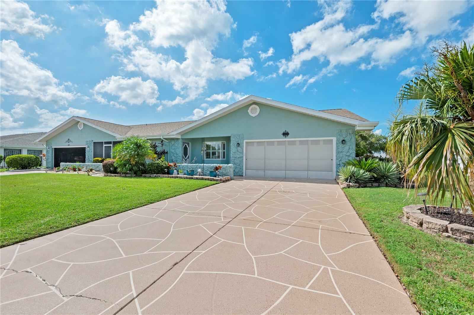 Property Photo:  1830 N Pebble Beach Boulevard  FL 33573 