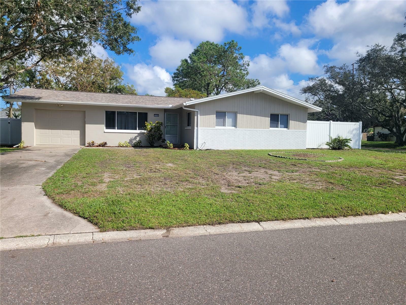 Property Photo:  13705 Jamaica Drive  FL 33776 