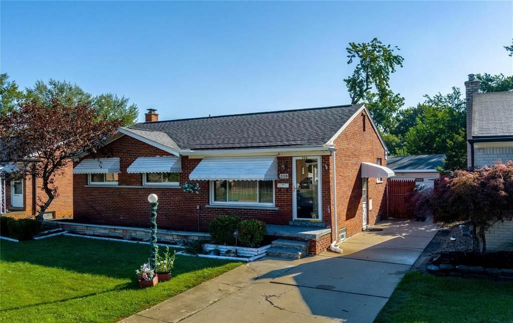 Property Photo:  528 Cardwell Street  MI 48135 3143 