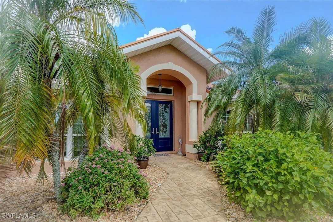 Property Photo:  1101 SE 21st Street  FL 33990 