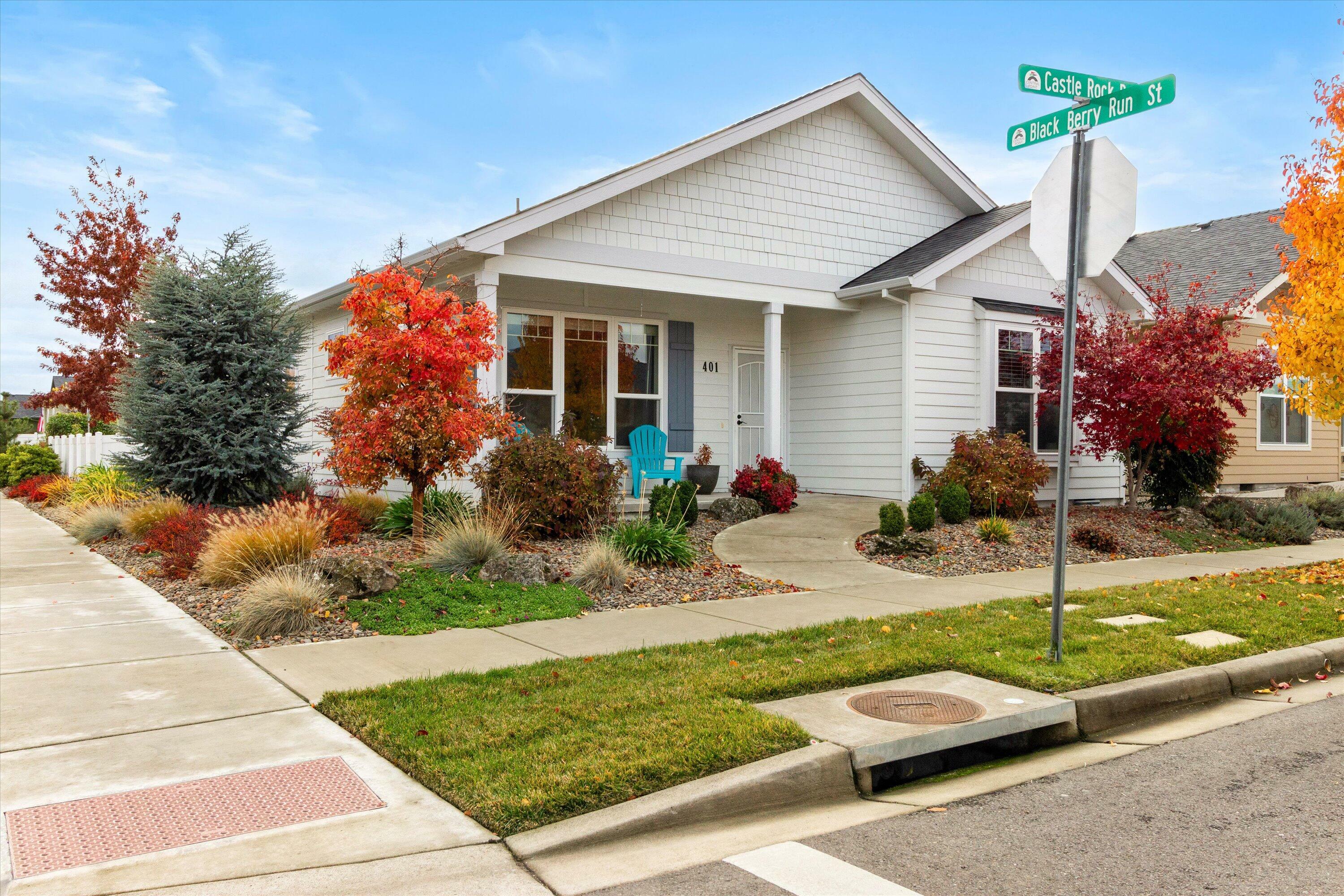 Property Photo:  401 Castle Rock Drive  OR 97502 