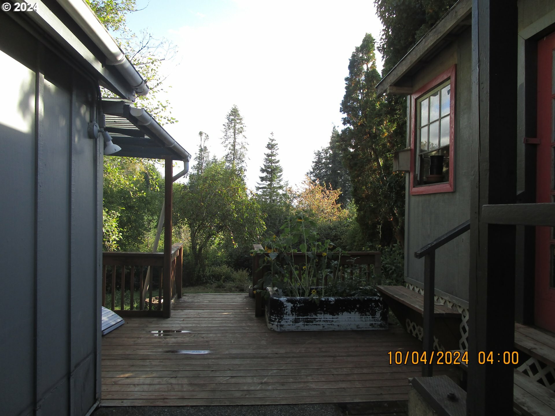 Property Photo:  885 E 10th St  OR 97423 