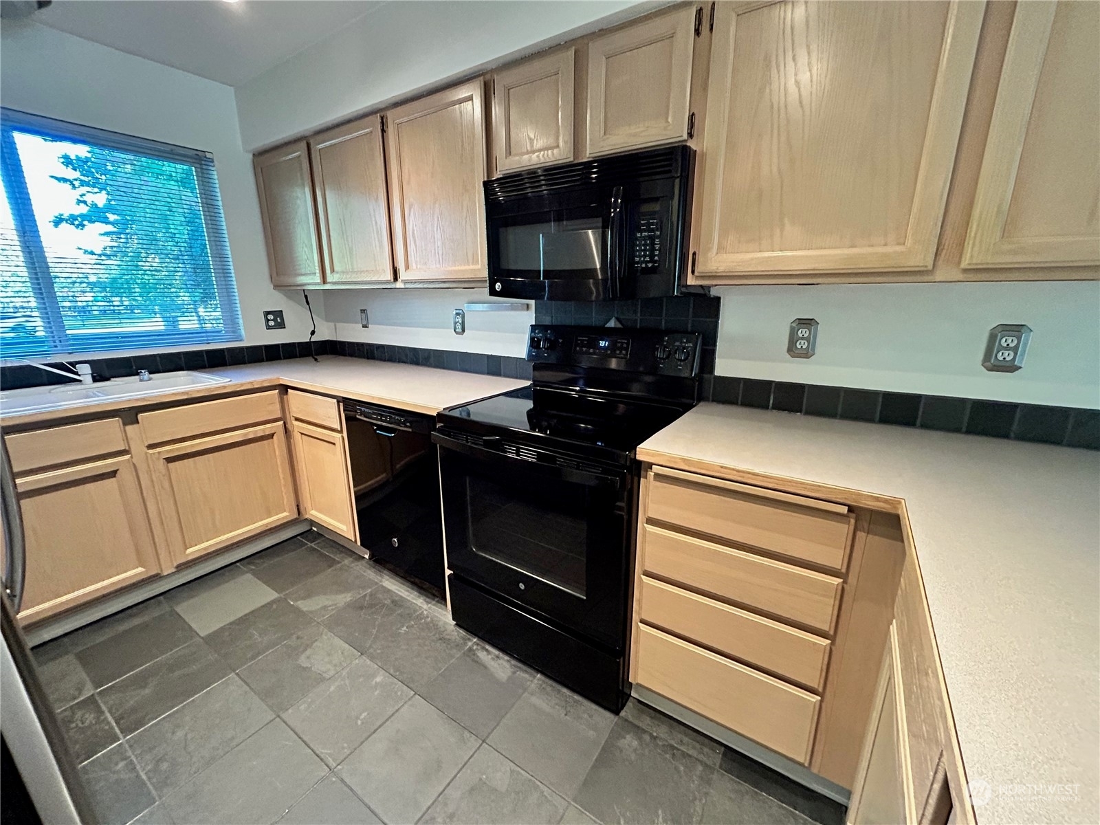 Property Photo:  12323 NE 97th Street H  WA 98033 