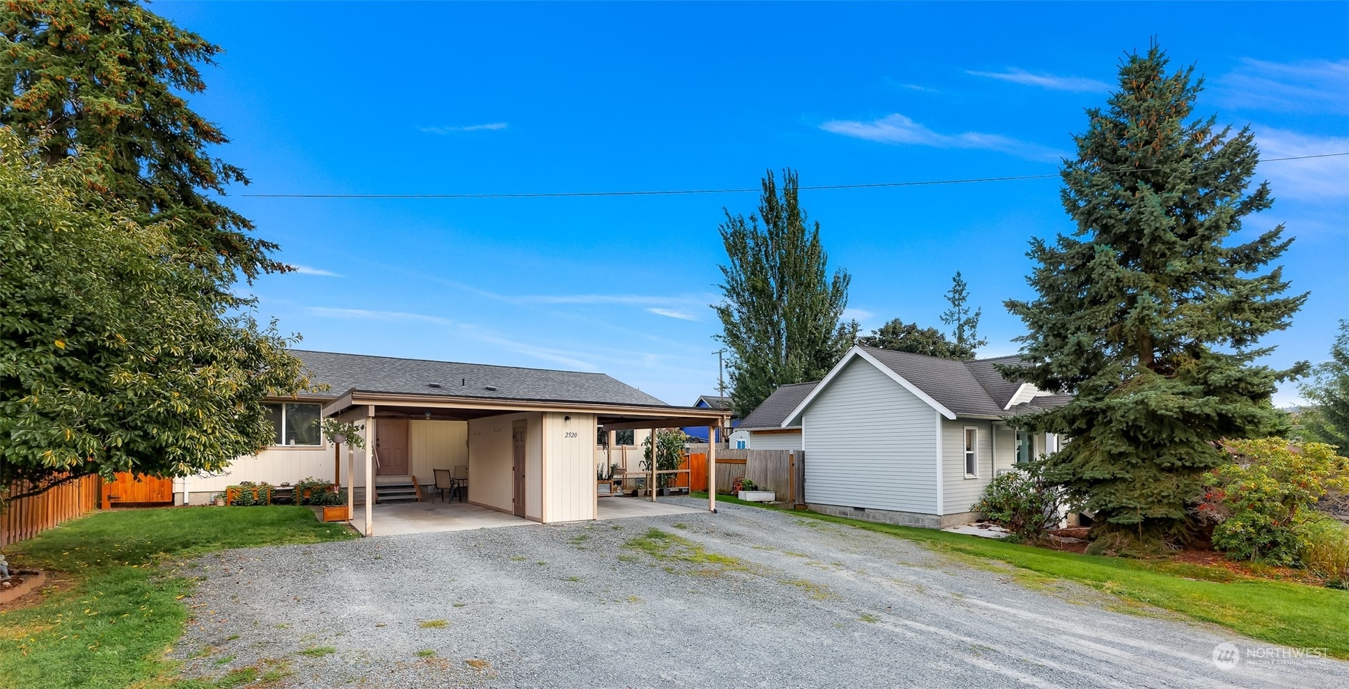 Property Photo:  2520  Valencia Street  WA 98226 