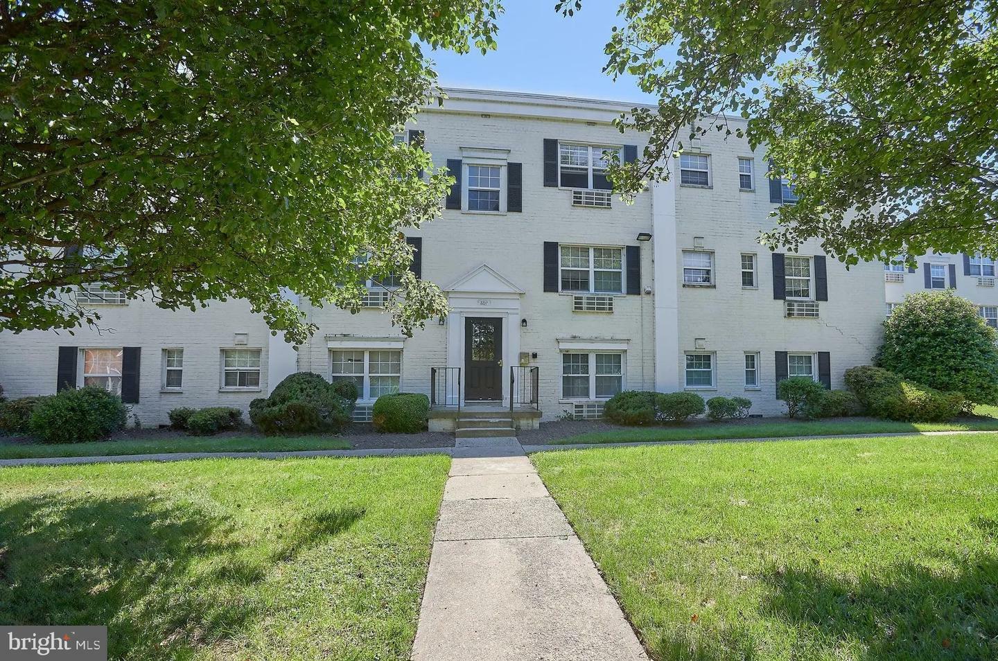 Property Photo: 2237 Farrington Avenue 202 VA 22303