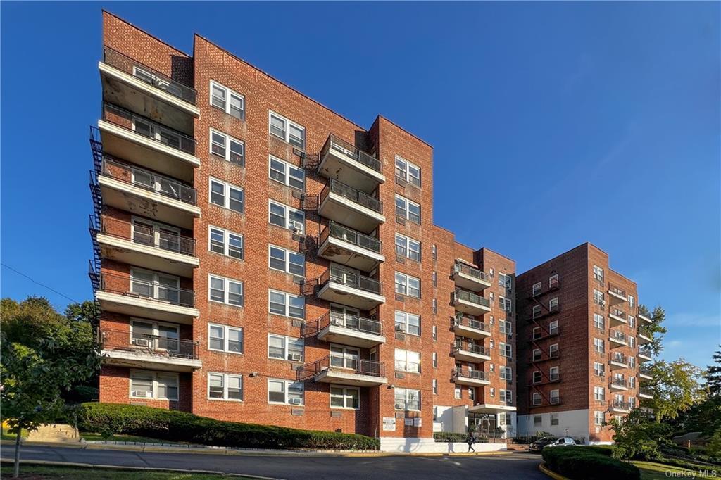 Property Photo:  440 Warburton Avenue 5-F  NY 10701 