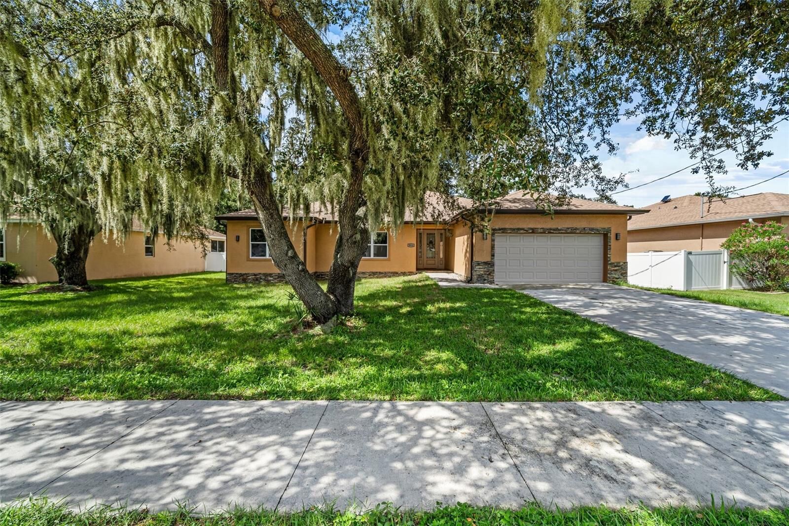 Property Photo: 9915 Prevatt Street FL 33534